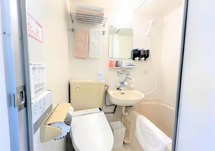 Bathroom 11