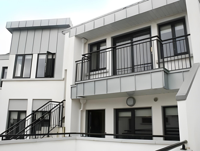 Exterior & Views
