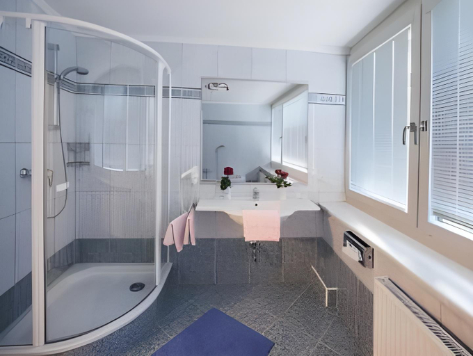 Bathroom 3, Hotel-Restaurant Faustschlossl, Rohrbach im Mühlkreis