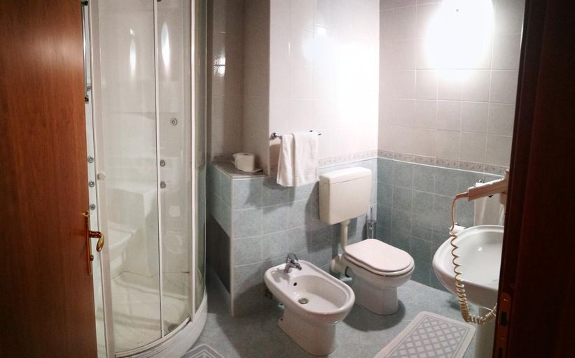 Bedroom 3, Hotel Willy, Udine