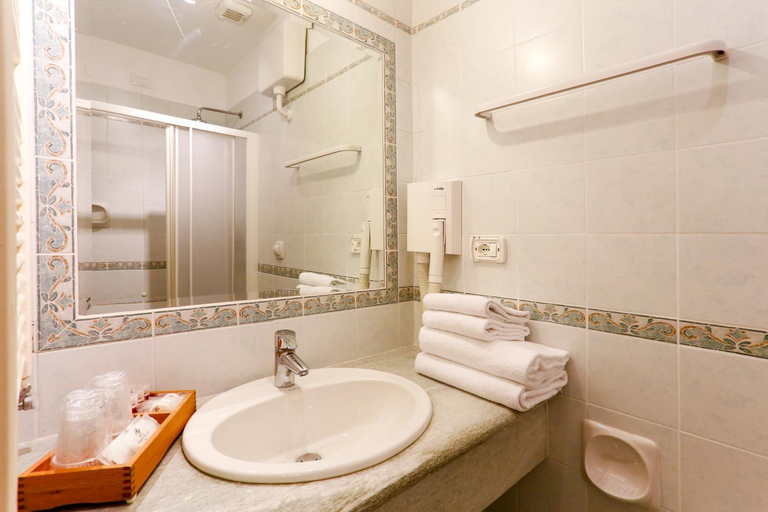 Bathroom 4, Hotel Tempio di Pallade, Rome