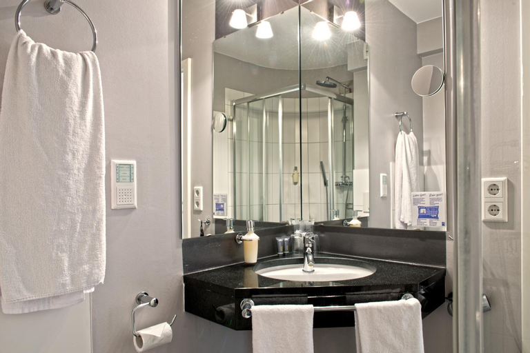Bathroom 13