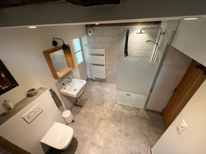 Bathroom 2, Le logis de Lasteyrie, Dordogne