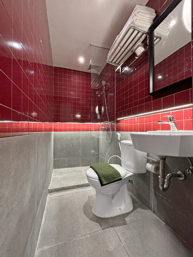 Bathroom 10