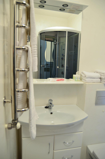 Bathroom 4, Churchill-Inn, Vinnyts'ka