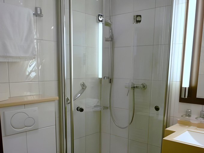 Bathroom 2, Hotel Pistono, Mayen-Koblenz