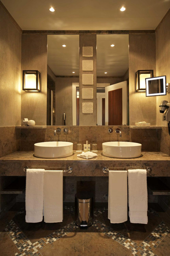 Bathroom 5, Grande Real Villa Italia Hotel & Spa, Cascais