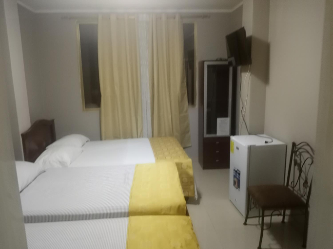 Others 3, Hotel Premier Inn, Manta