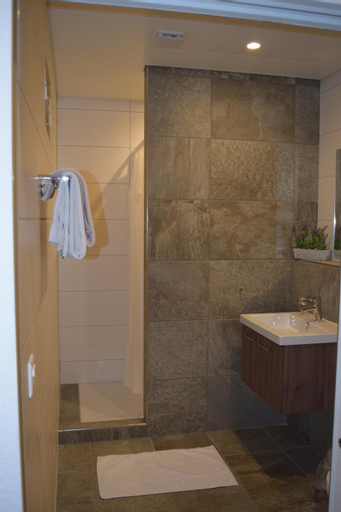 Bathroom 9
