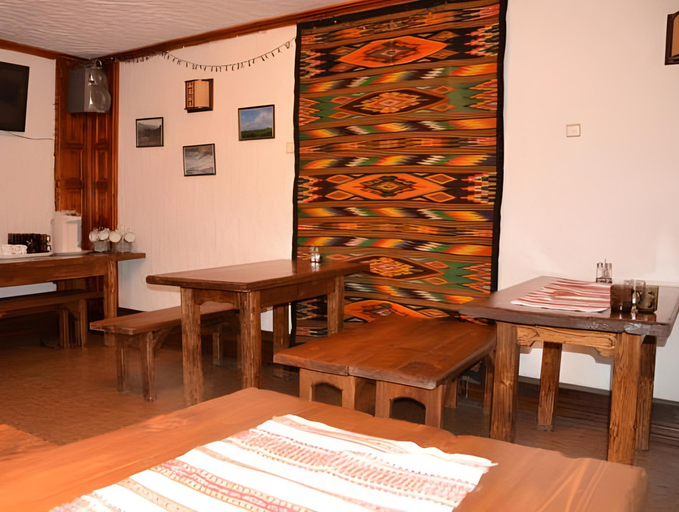 Food & Drinks 3, Fayniy Motel, Nadvirnians'kyi