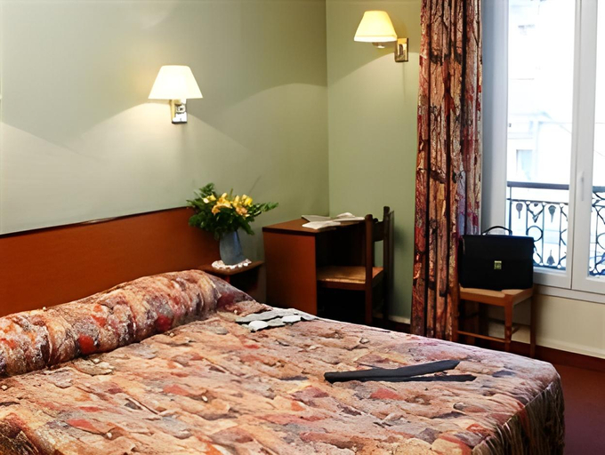 Others 5, Hotel Du Bresil, Paris