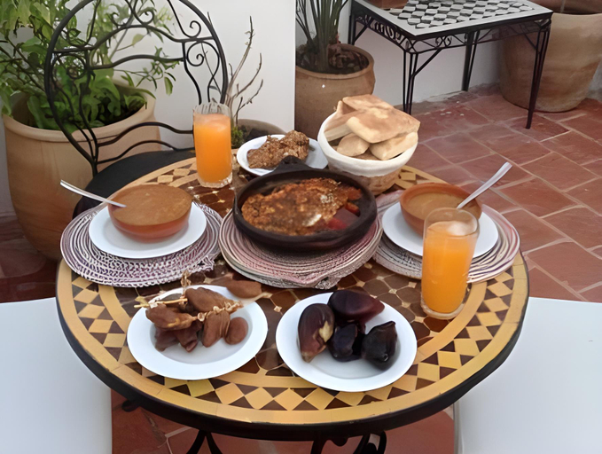 Food & Drinks 4, Dar Nakhla Naciria, Tanger-Assilah