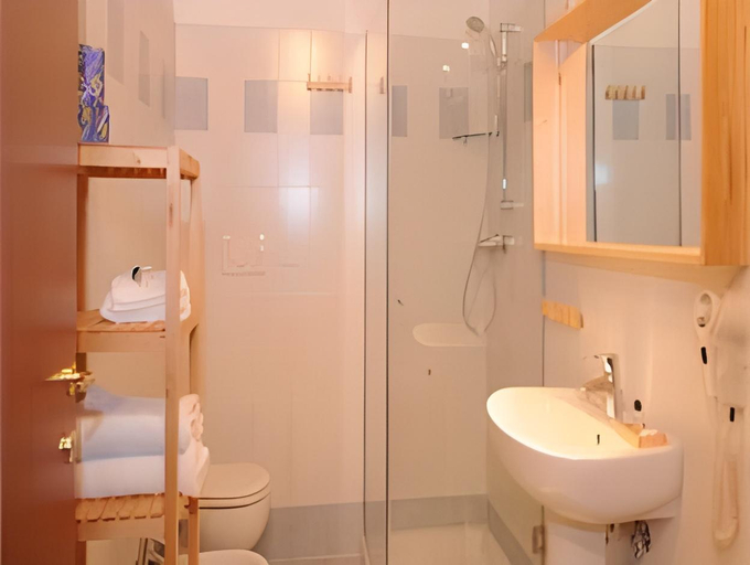 Bathroom 3, Hotel San Pietro, Verona