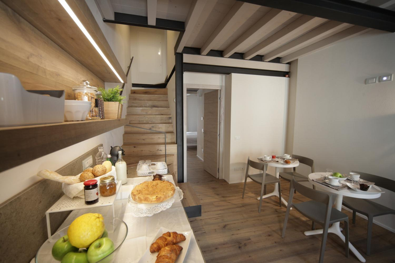 Others 4, 32 BnB Camerecaffe, Pavia