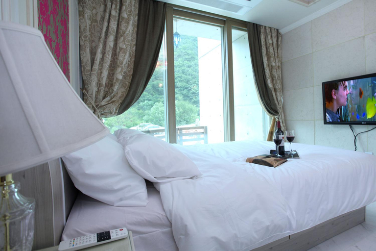 Bedroom 3, Moon on the Cloud Pension, Yeongwol