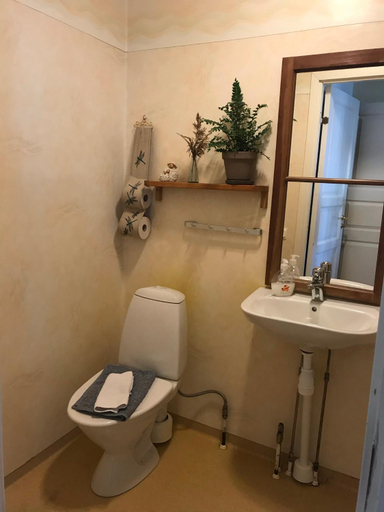 Bathroom 2, Karaby Gard, Country Living sjalvhushall, Kristinehamn