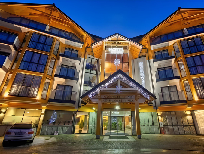 Exterior & Views