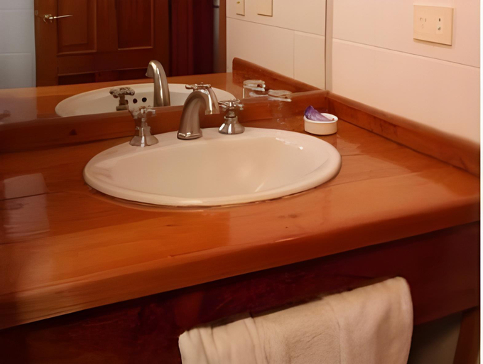 Bathroom 2, Hosteria El Arbol Duende, Lacar