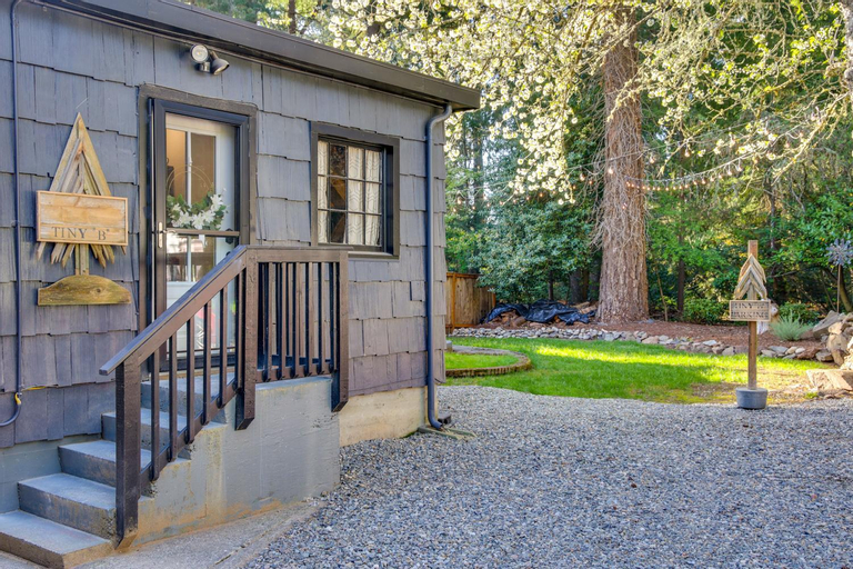 Lakewood Vacation Rental - Walk to American Lake!, Pierce