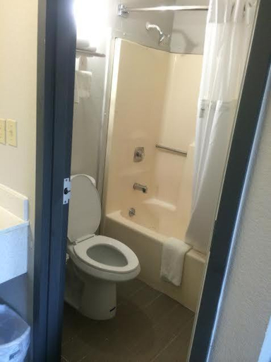 Bathroom 5, Lotus Inn and Suites Nashville, Davidson