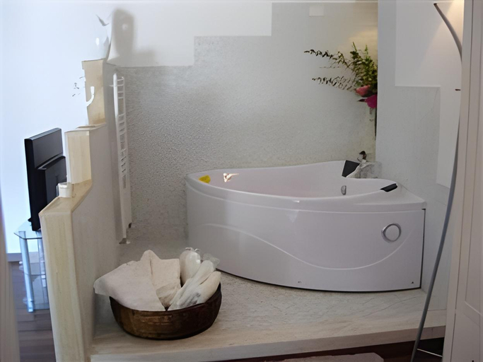 Bathroom 3, Hotel Il Casale, Rome