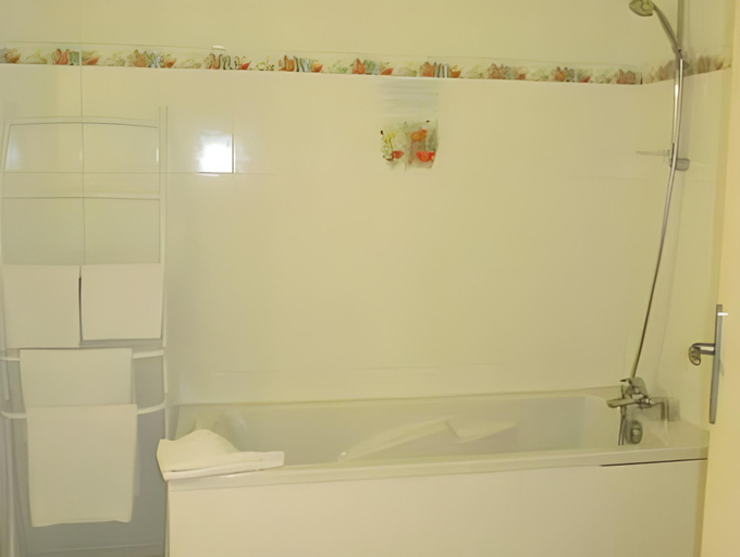 Bathroom 2, Hotel Le Colombier, Corrèze