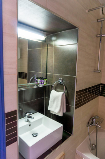 Bathroom 4, Mariandy Hotel, Larnaca
