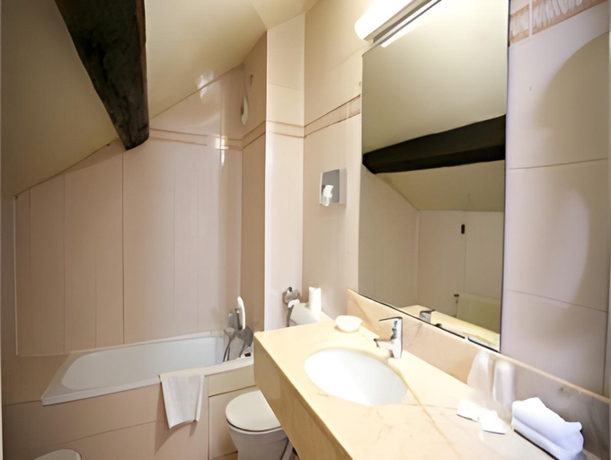 Bathroom 3, Hotel Beaubourg, Paris