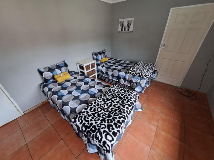 Others 4, Woodhills Guest house, Gert Sibande