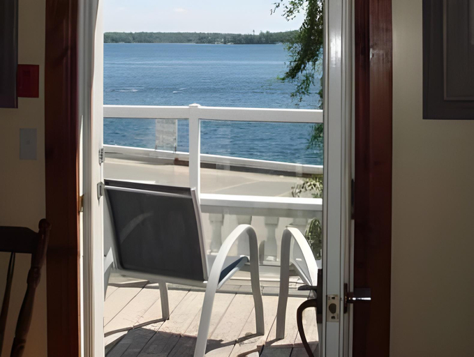 Others 3, Boathouse Country Inn, Lake Ontario