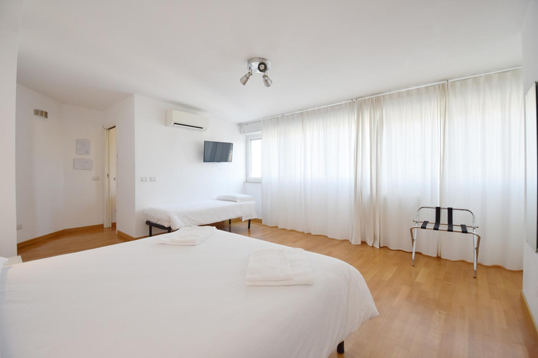 Bedroom, Guesthouse 2012, Rome