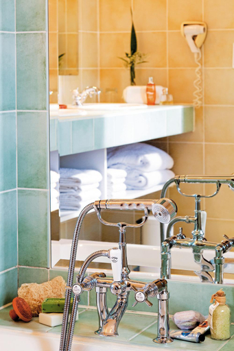 Bathroom, Hotel La Sapiniere, Haute-Loire