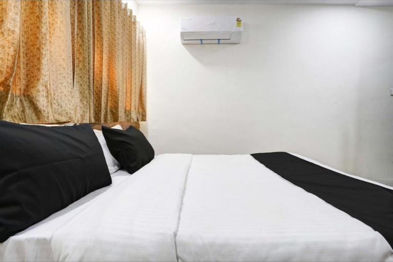 Bedroom 5, Goroomgo Apollo Vastrapur, Ahmadabad