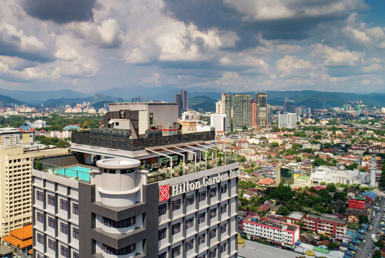 Exterior & Views 24