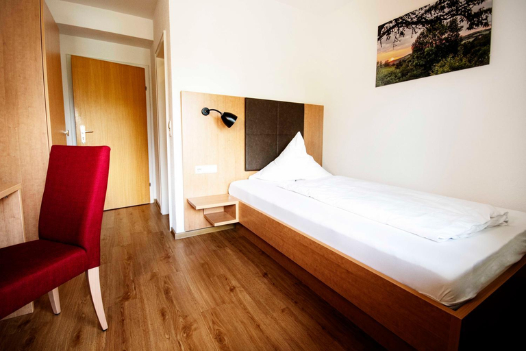 Bedroom 4, Landhotel Graf, Lörrach