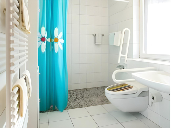 Bathroom 2, Hotel Sonne Garni, Breisgau-Hochschwarzwald