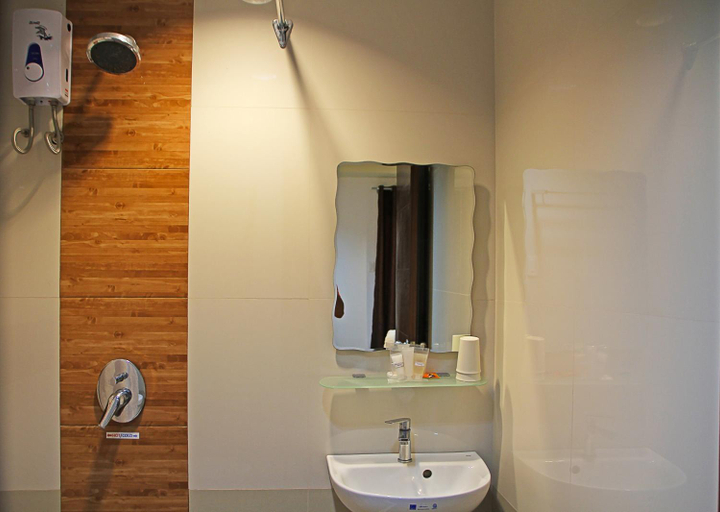 Bathroom 4, Layang Layang Home, El Nido