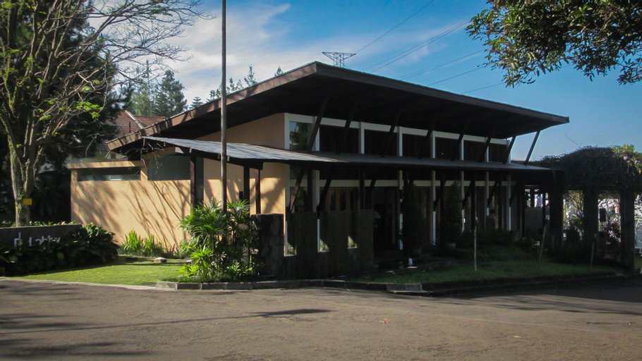 Exterior 1