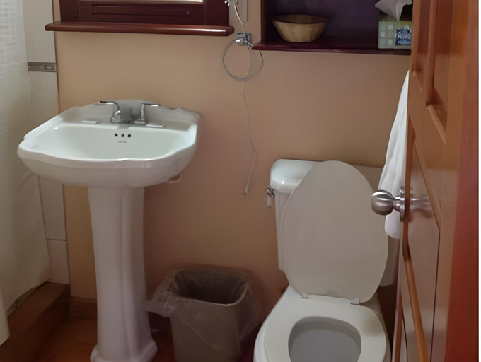 Bathroom, Hotel Casa Canada, Laguna de Perlas