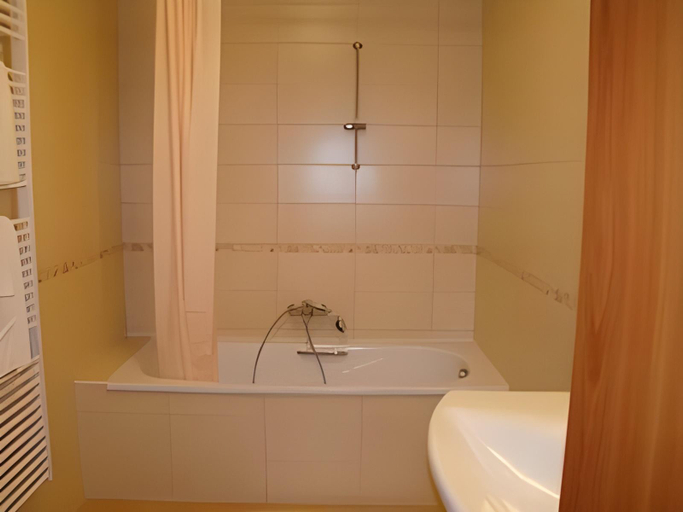 Bathroom 3, Milky Way Hotel, Budapesti