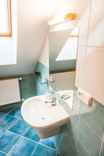 Bathroom 3, HOTEL U CESKE KORUNY, Hradec Králové