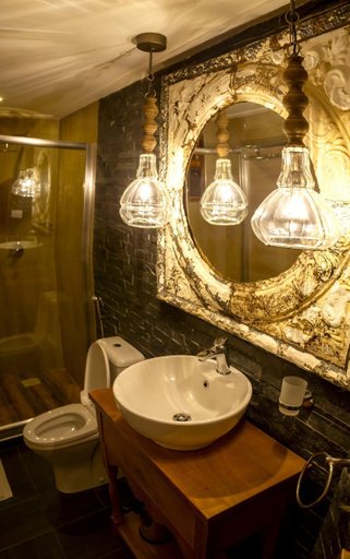 Bathroom 4, KIGAMBIRA SAFARI LODGE, Nyabushozi