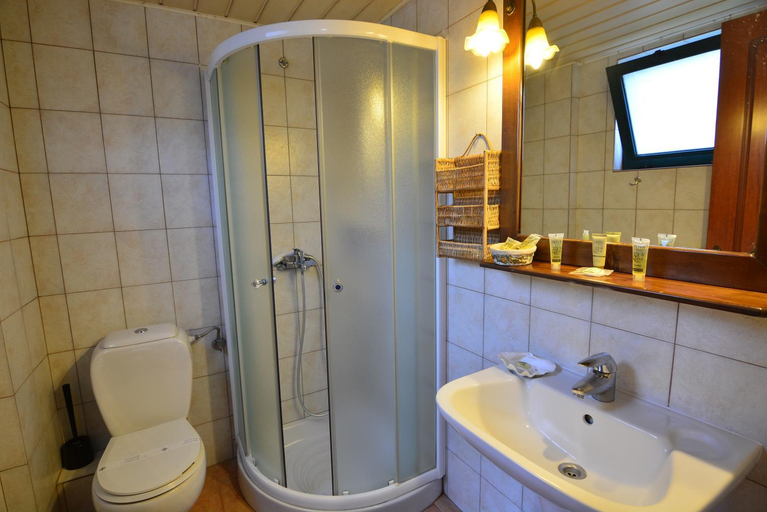 Bathroom 3, Aphrodite's Inn Kalavrita, West Greece