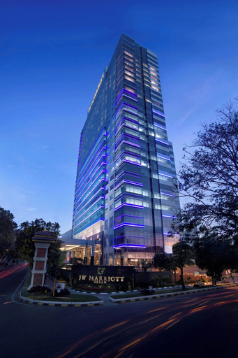 Exterior & Views 29