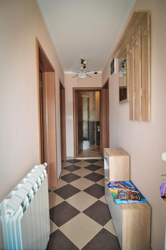 Others 5, Apartment Elena