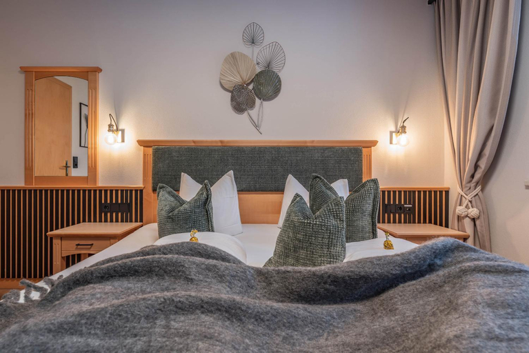 Bedroom 2, Apart Boutiquehotel SONNENHOF, Schwaz