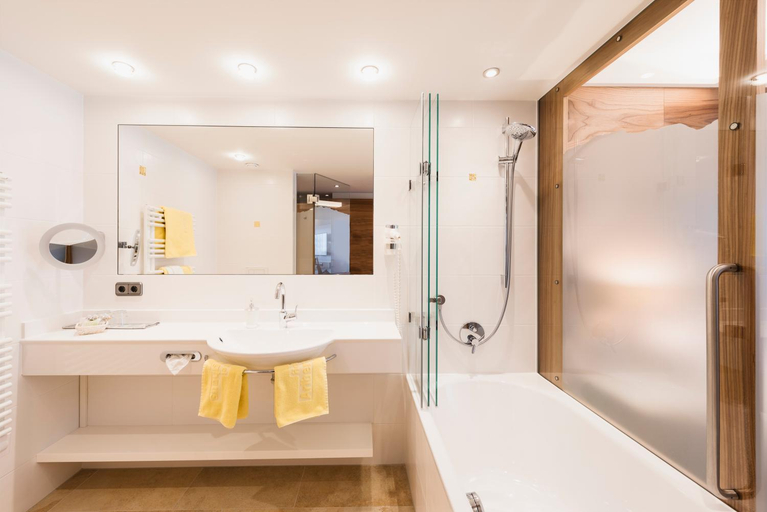 Bathroom 3, Arlberghaus Das Skihotel, Bludenz