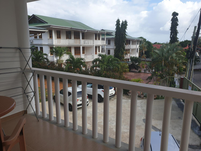Others 5, La Maison Hibiscus