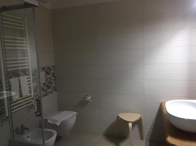 Others 4, LE RONDINI HOUSE, Bari