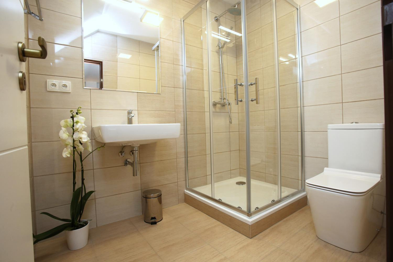 Bathroom 1, Restaurant penzion u Buchlovskeho zamku, Uherské Hradiště